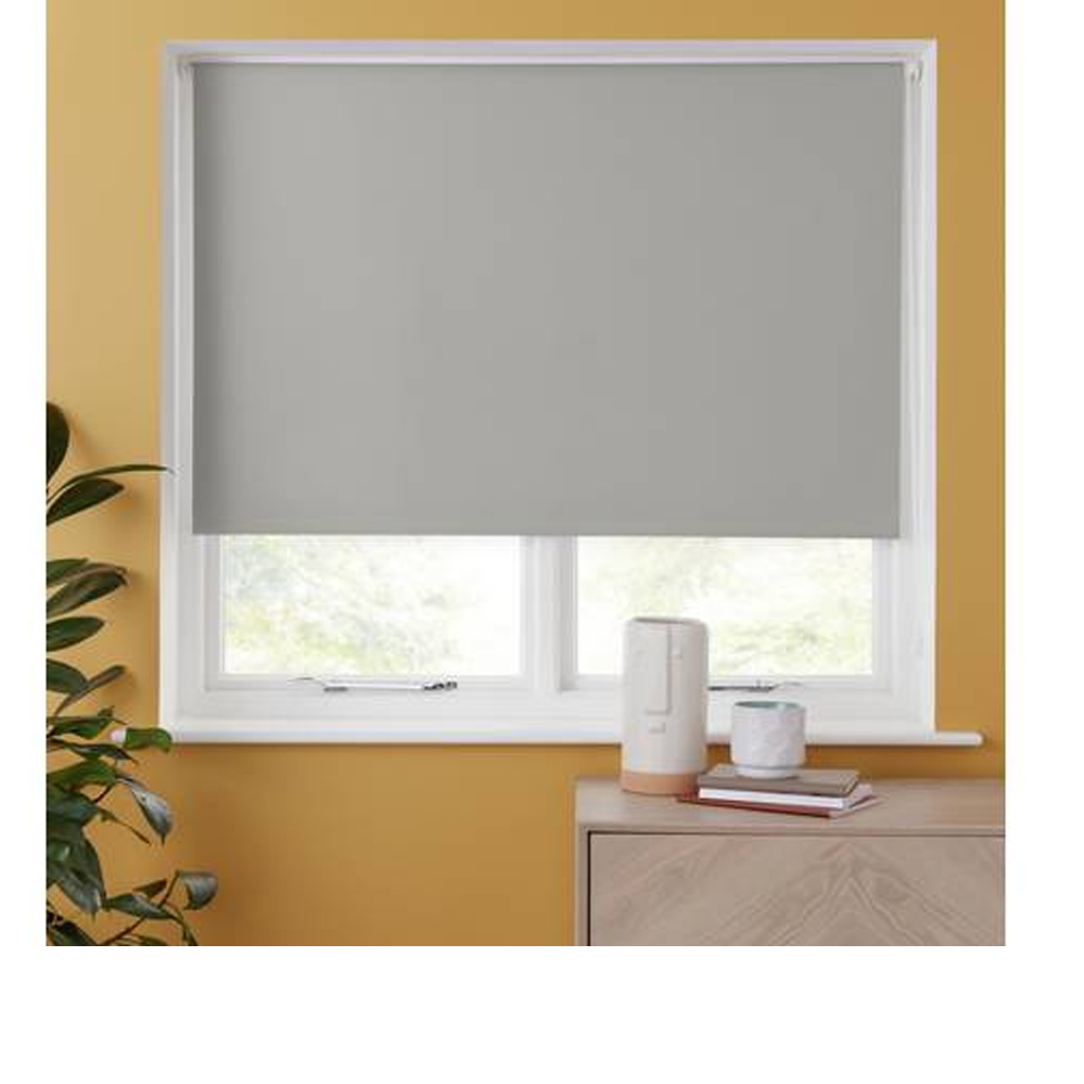 Roller blinds cutting table and cutting Roller blinds cutting table and cutting