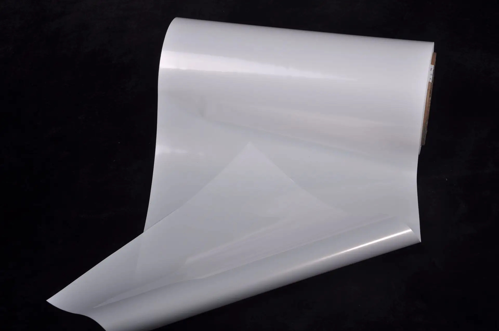 Synthetic paper cutting machine Synthetic paper cutting machine