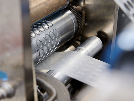 Round die cutting Round die cutting